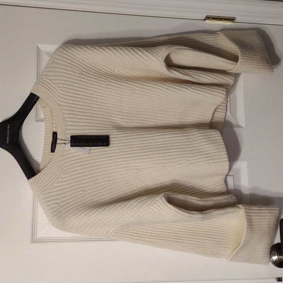 BANANA REPUBLIC CREAM CERES MERINO-CASHMERE CREW NECK...